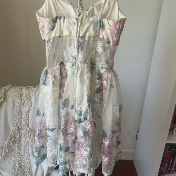 Windsor Women's White and Pink Dress - Picture 1 of 4